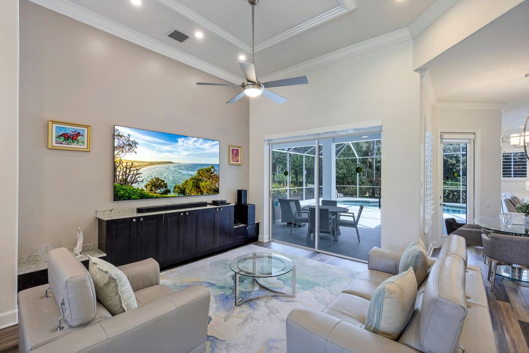 8392 Northhampton Ct, Naples, FL 34120