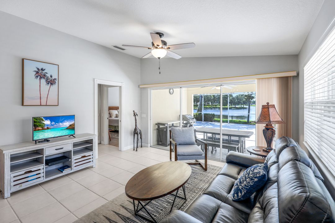 4251 Redonda Ln, Naples, FL 34119