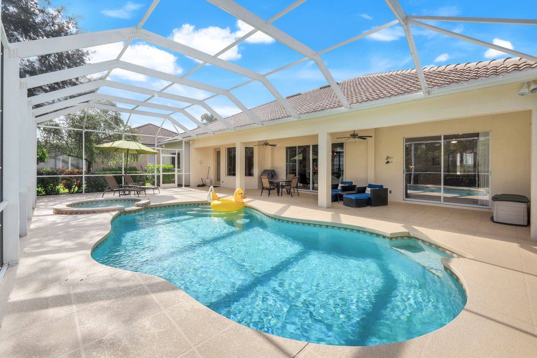 8397 Northhampton Ct, Naples, FL 34120