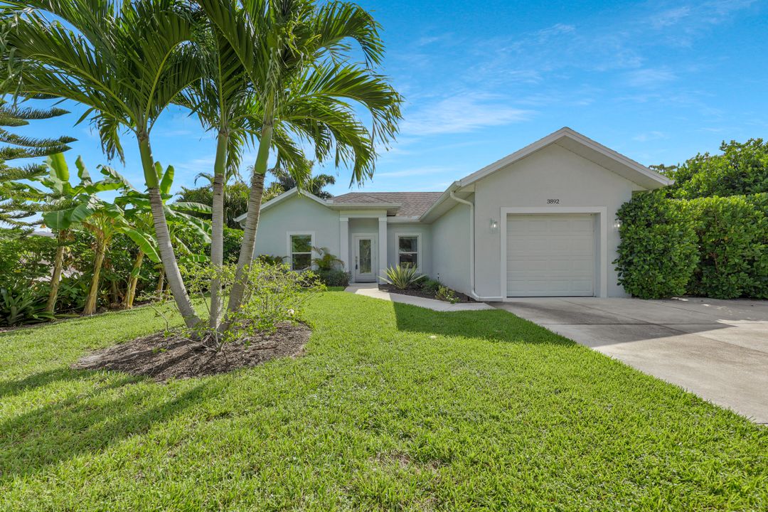 3892 14th St N, Naples, FL 34103