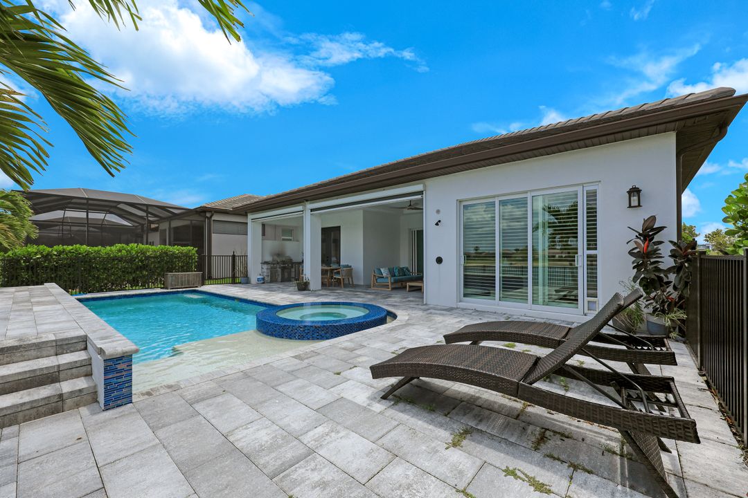 3697 Sapphire Cv Cir, Naples, FL 34114
