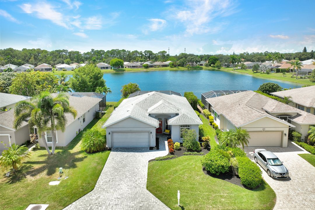 484 Crossfield Cir, Naples, FL 34104