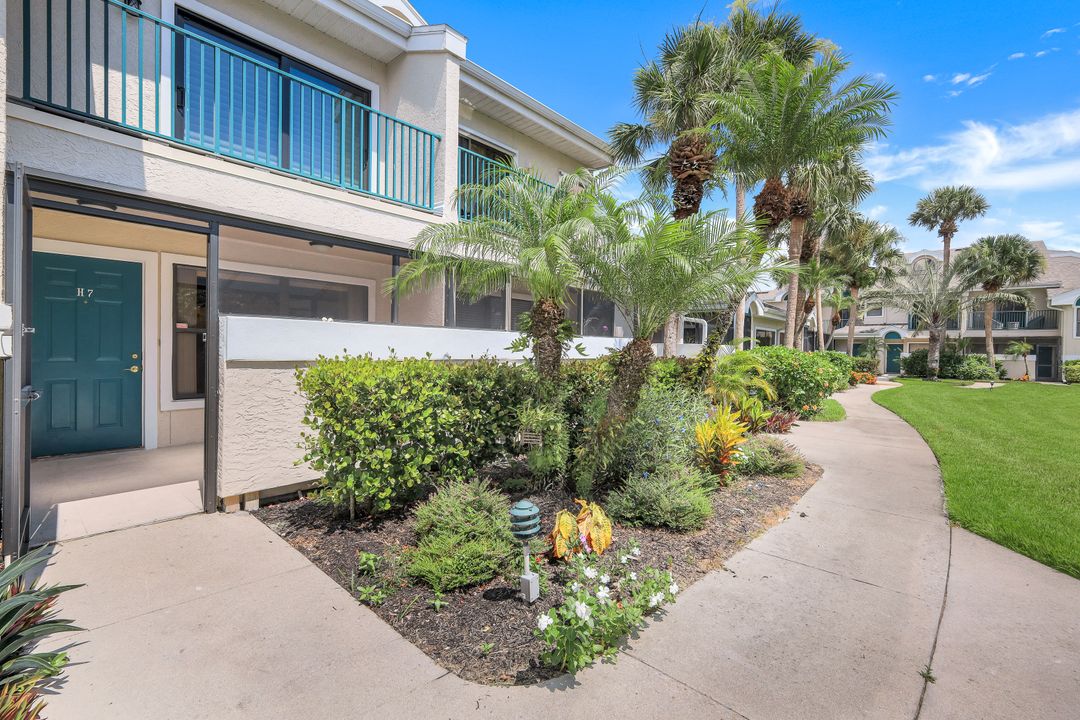 66 Emerald Woods Dr #H7, Naples, FL 34108
