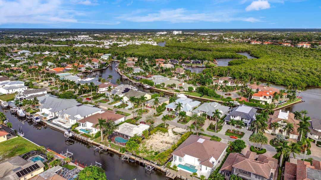 2180 Snook Dr, Naples, FL 34102