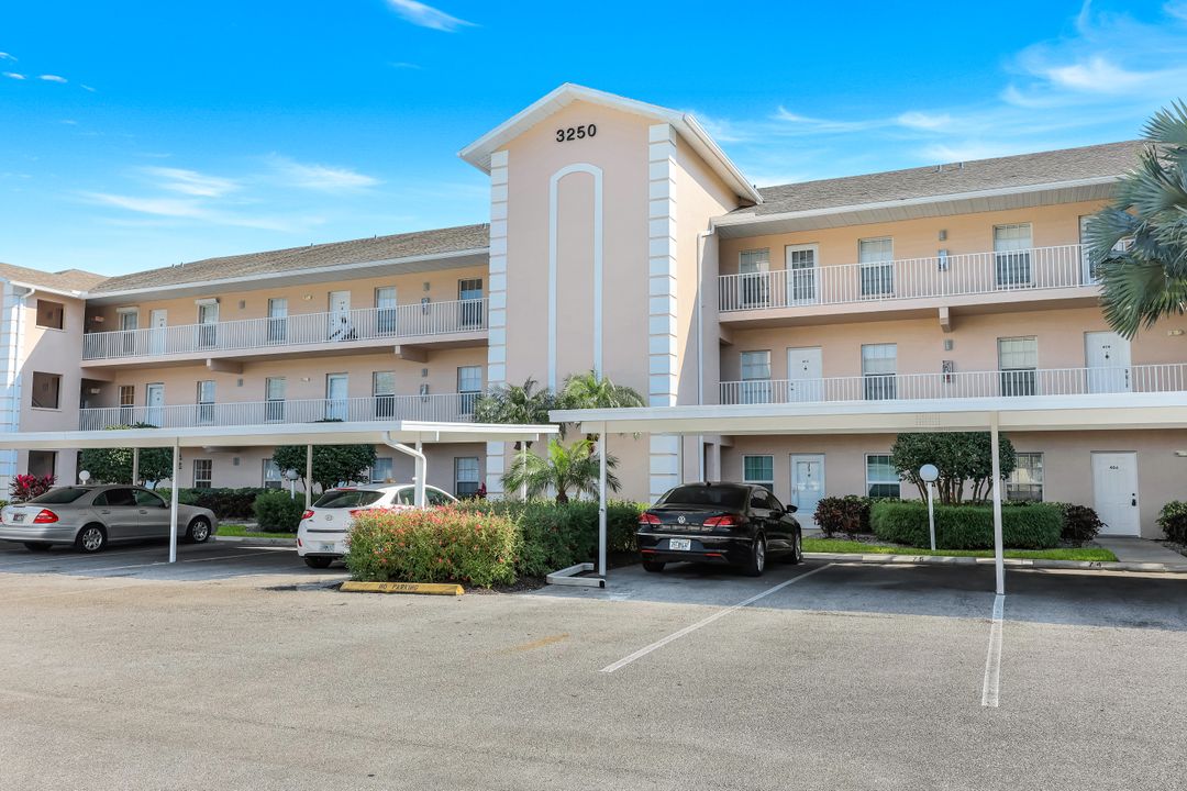 3250 Cypress Glen Way, Naples, FL 34109