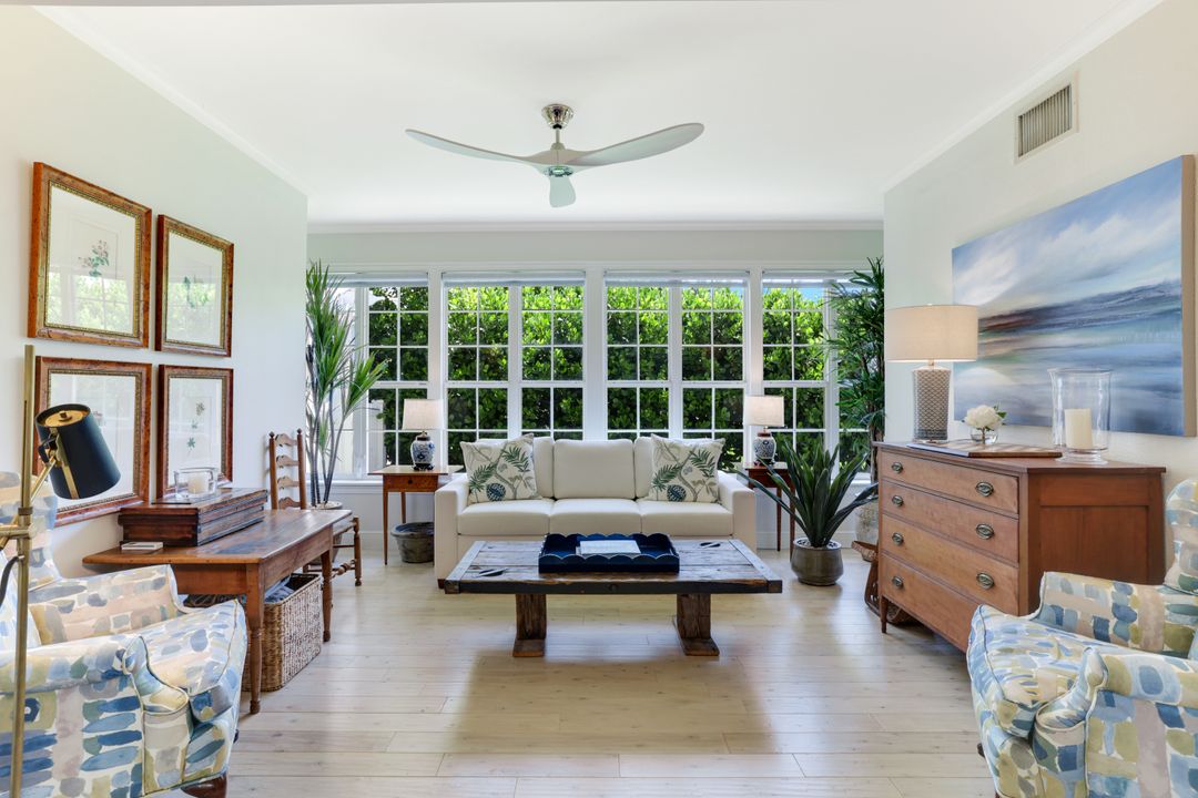 642 6th Ave N, Naples, FL 34102