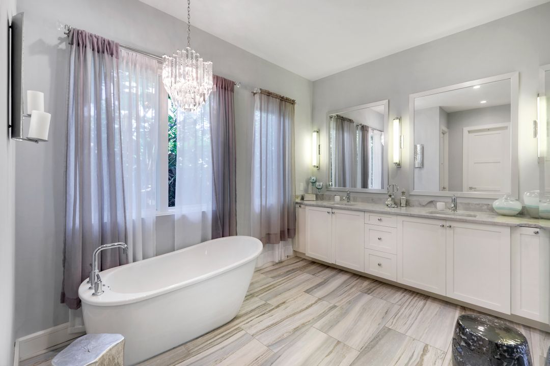 875 Wedge Dr, Naples, FL 34103