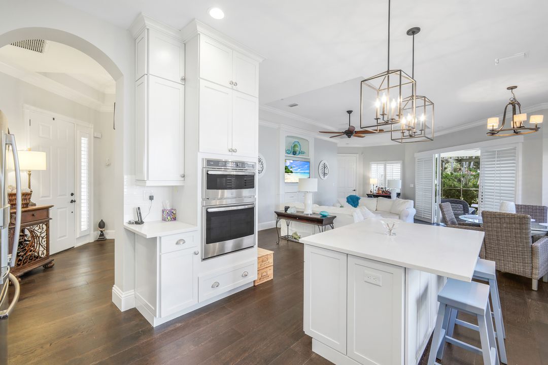 915 Fountain Run, Naples, FL 34119