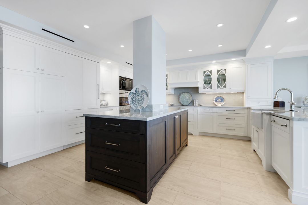 1285 Gulf Shore Blvd N #3B, Naples, FL 34102