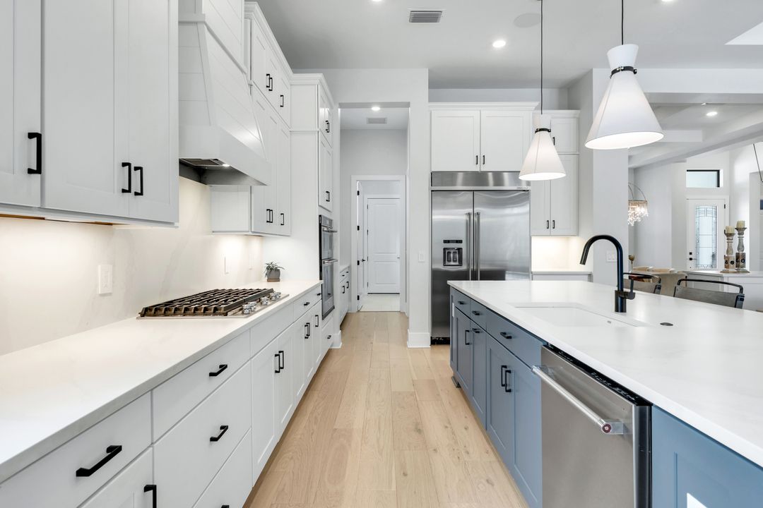 16221 Verilyn Cir, Naples, FL 34110