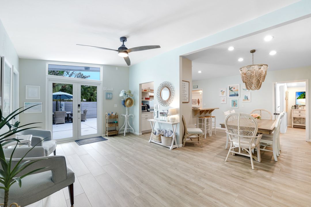 1971 Holiday Ln, Naples, FL 34104