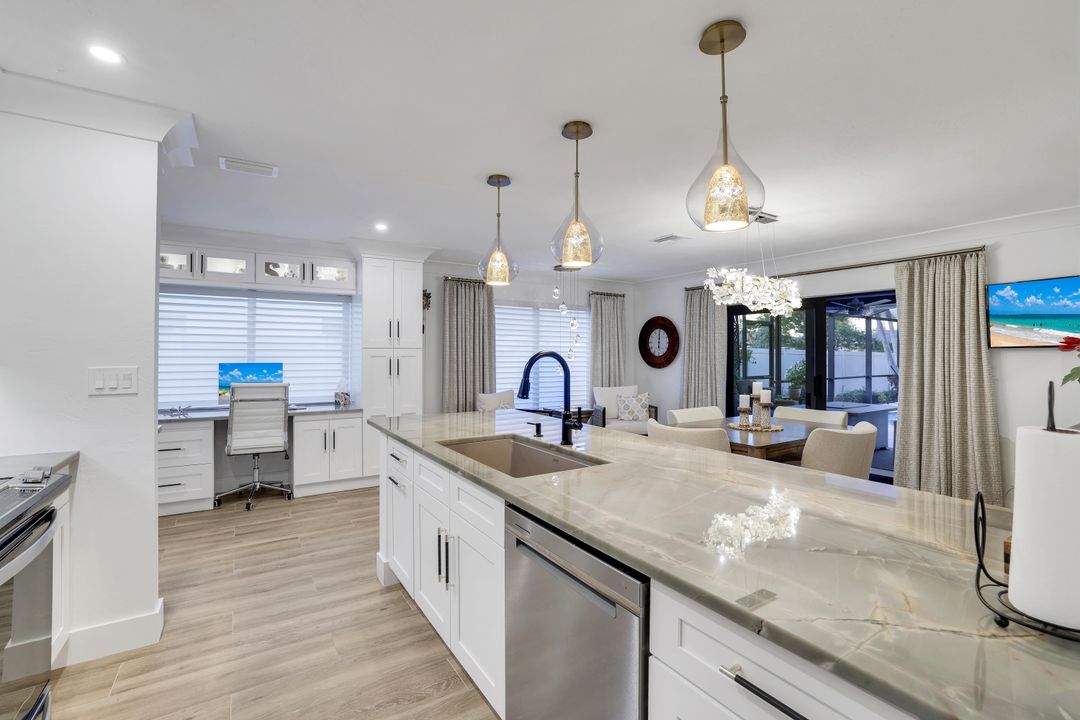 585 100th Ave N, Naples, FL 34108