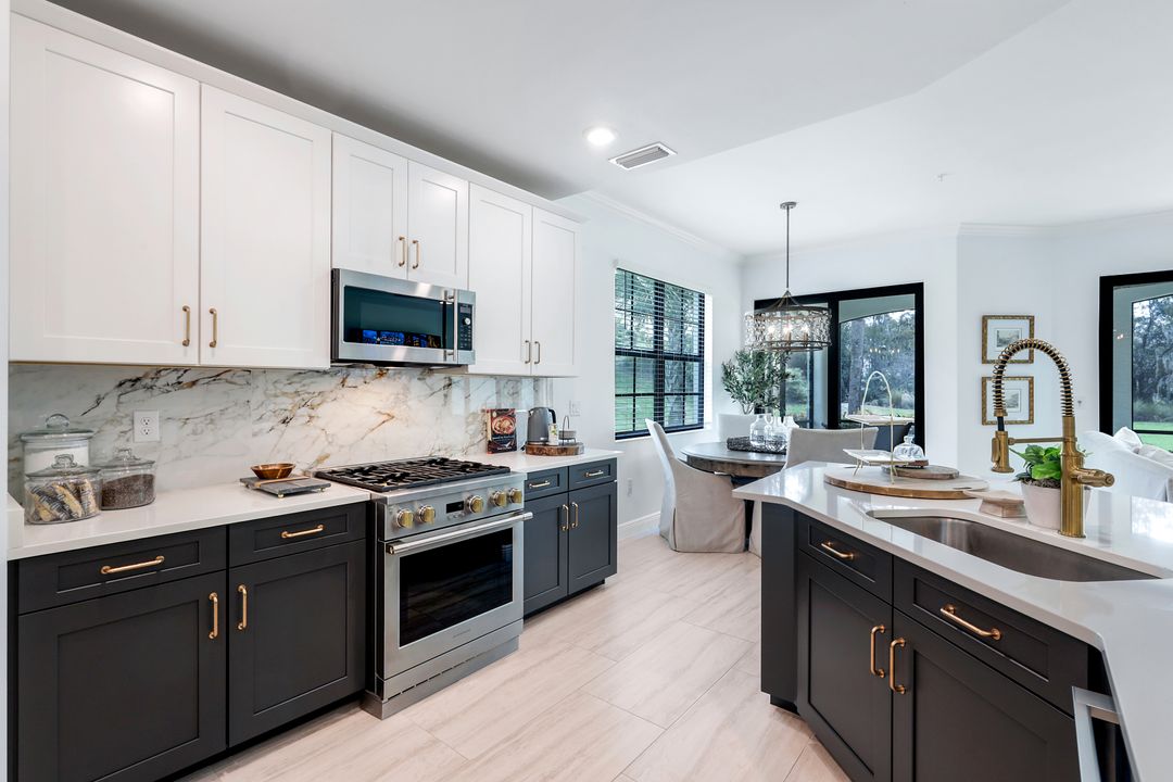 16348 Viansa Wy, Naples, FL 34110