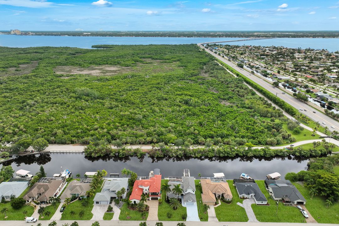 2309 SE 20th Pl, Cape Coral, FL 33990