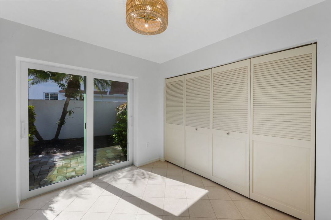 2153 Paget Cir, Naples, FL 34112