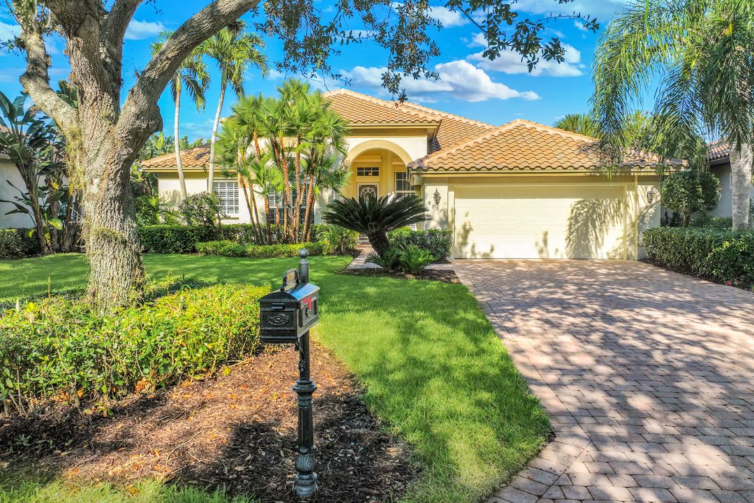 8737 Mustang Island Cir, Naples, FL 34113