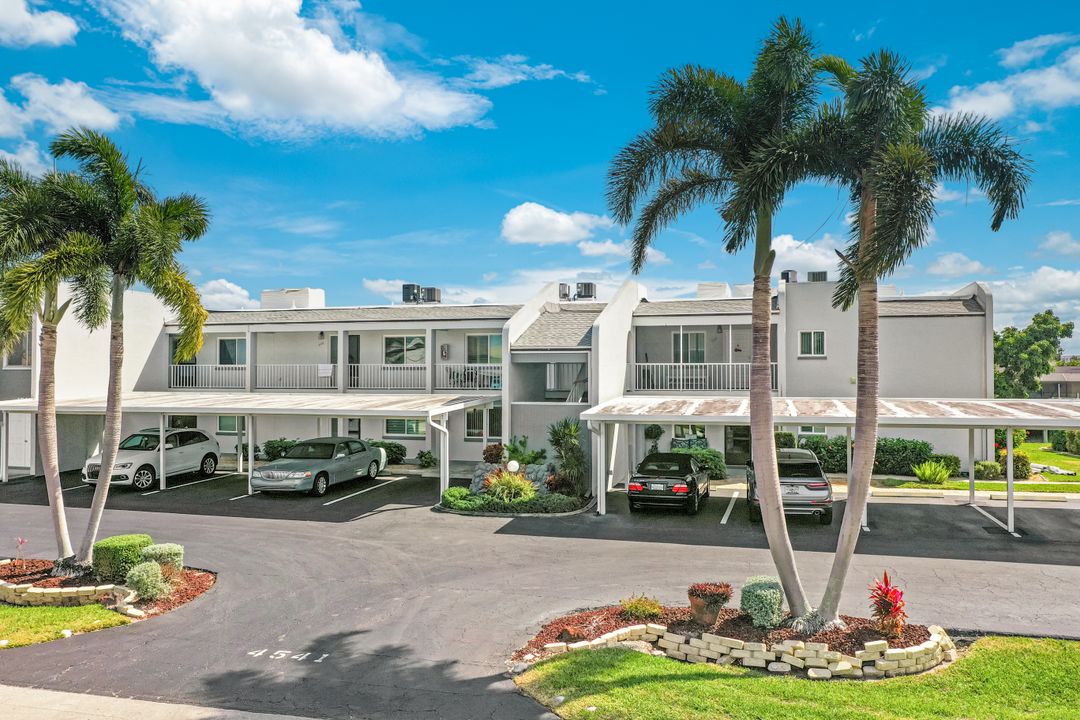 4541 SE 5th Pl #207, Cape Coral, FL 33904