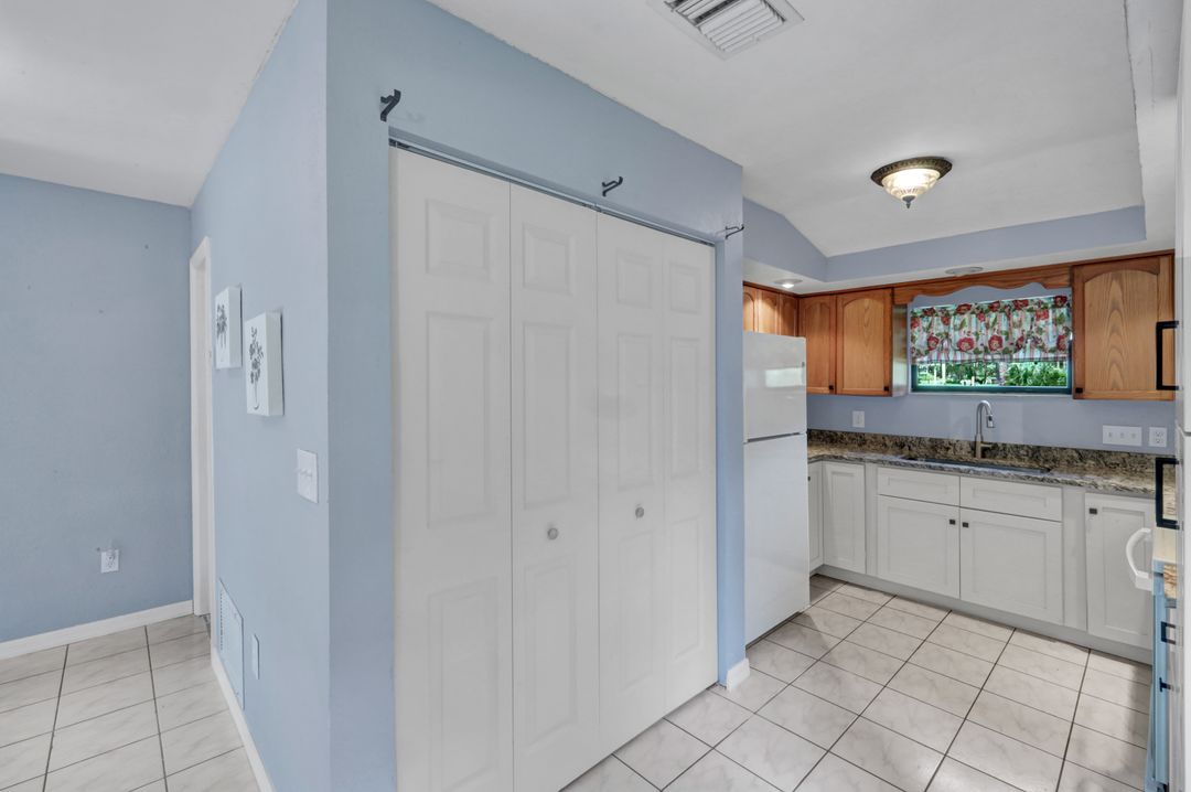 18200 Elmwood Dr, Alva, FL 33920