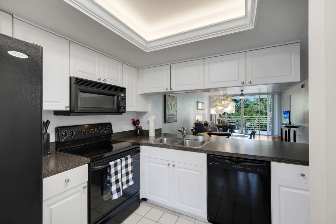 15161 Cedarwood Ln, Naples, FL 34110