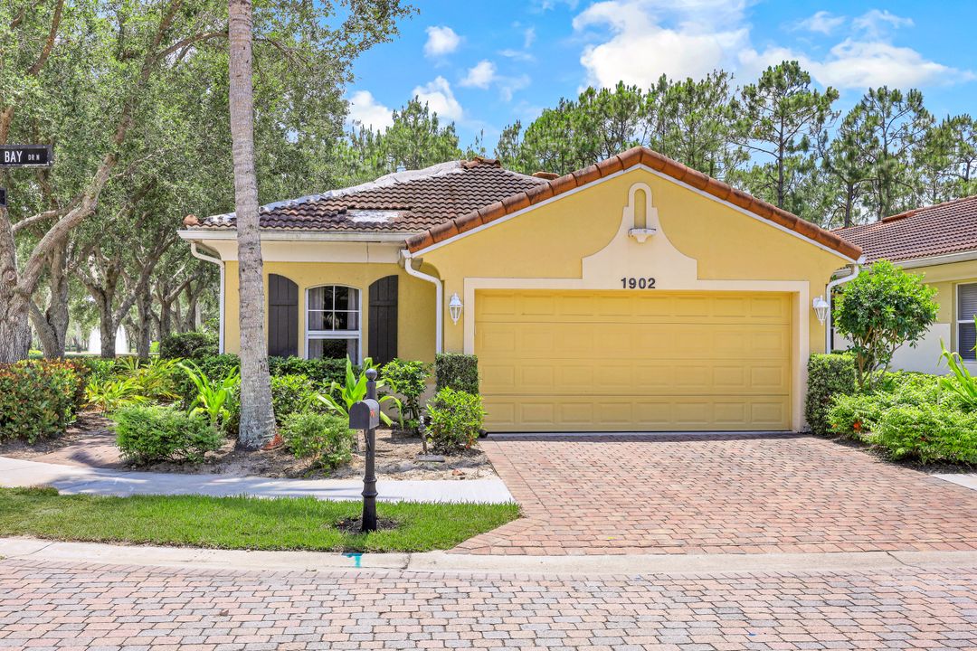 1902 Tarpon Bay Dr N  #101, Naples, FL 34119