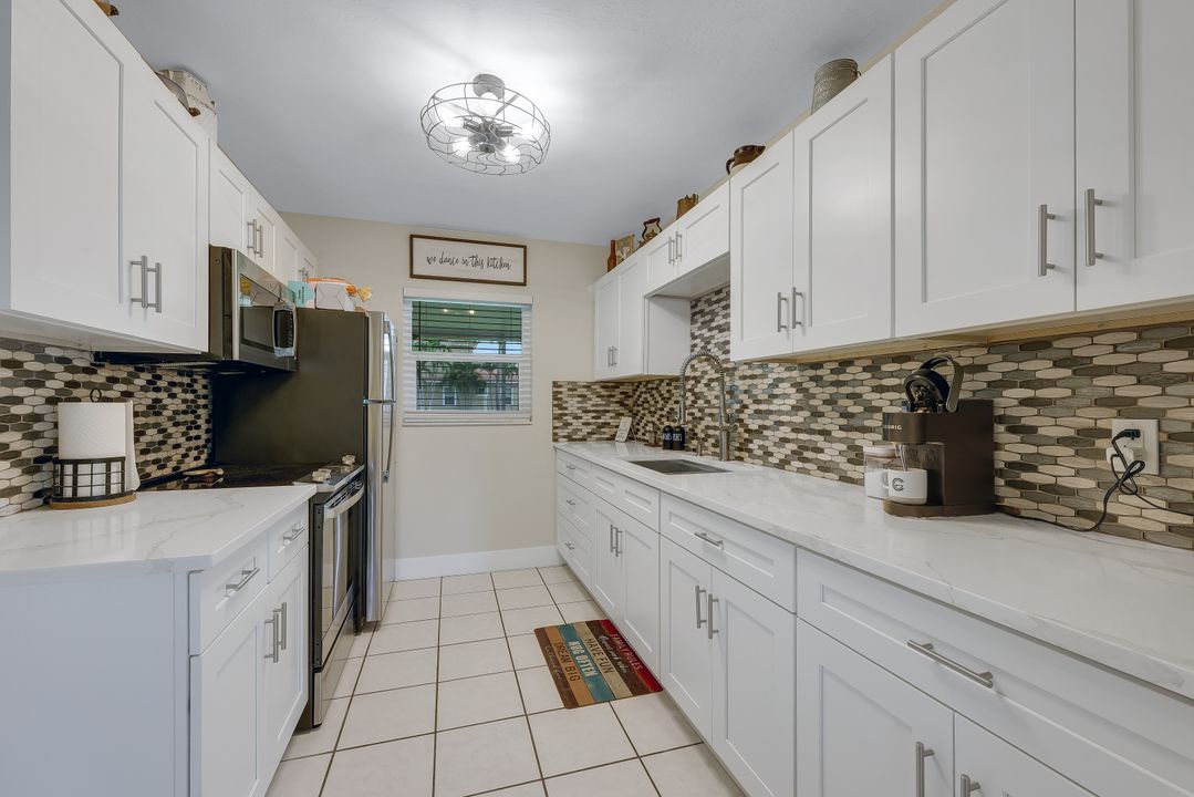 1007 Wilshire Dr, Fort Myers, FL 33919