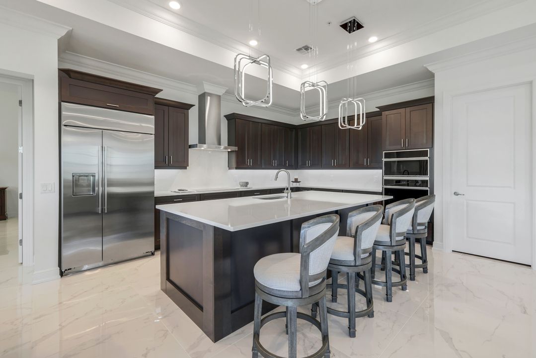 2488 Breakwater Wy #13-201, Naples, FL 34112