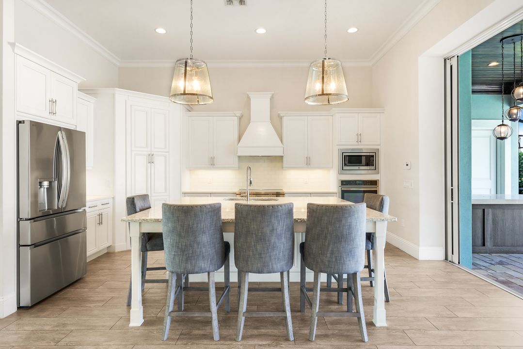 6348 Lyford Isle Dr, Naples, FL 34113