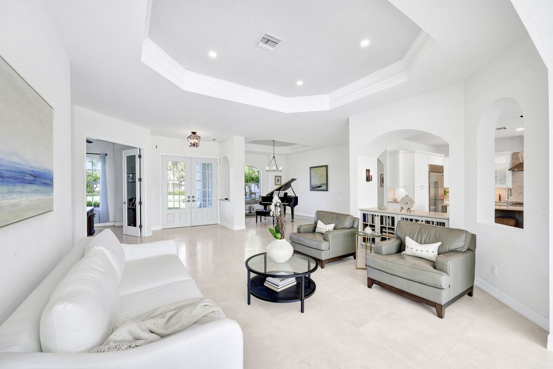 8028 Tiger Lily Dr, Naples, FL 34113