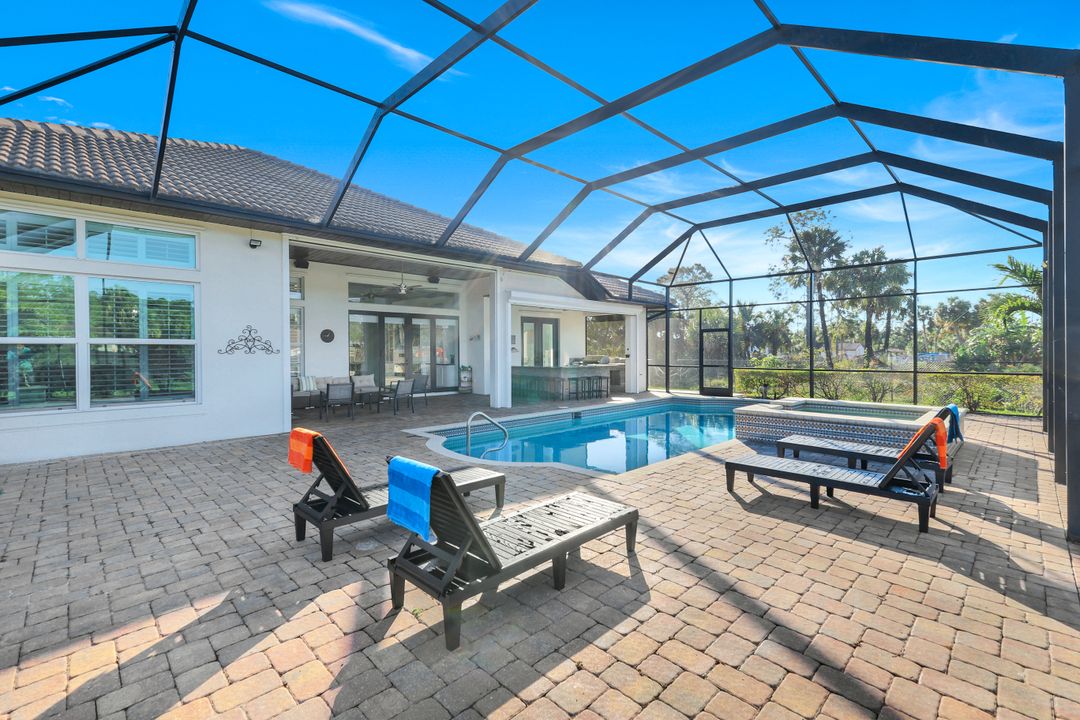 90 22nd Ave NW, Naples, FL 34120