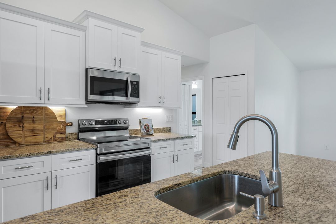 18209 Hawthorne Rd, Fort Myers, FL 33967
