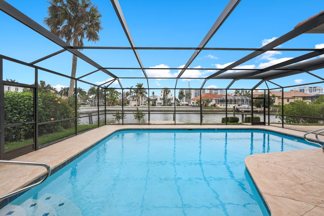 480 Oak Ave, Naples, FL 34108