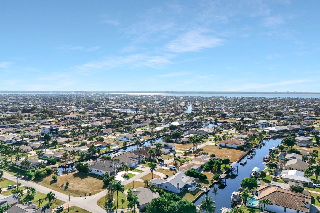 4909 Seville Ct, Cape Coral, FL 33904