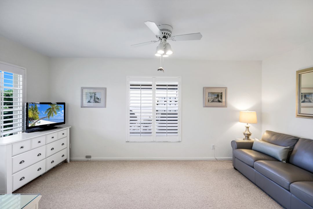 623 98th Ave N, Naples, FL 34108