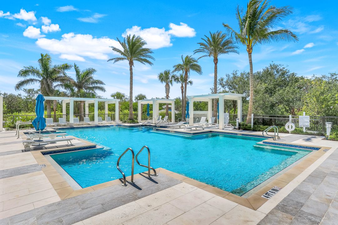 6897 Grenadier Blvd #601, Naples, FL 34108