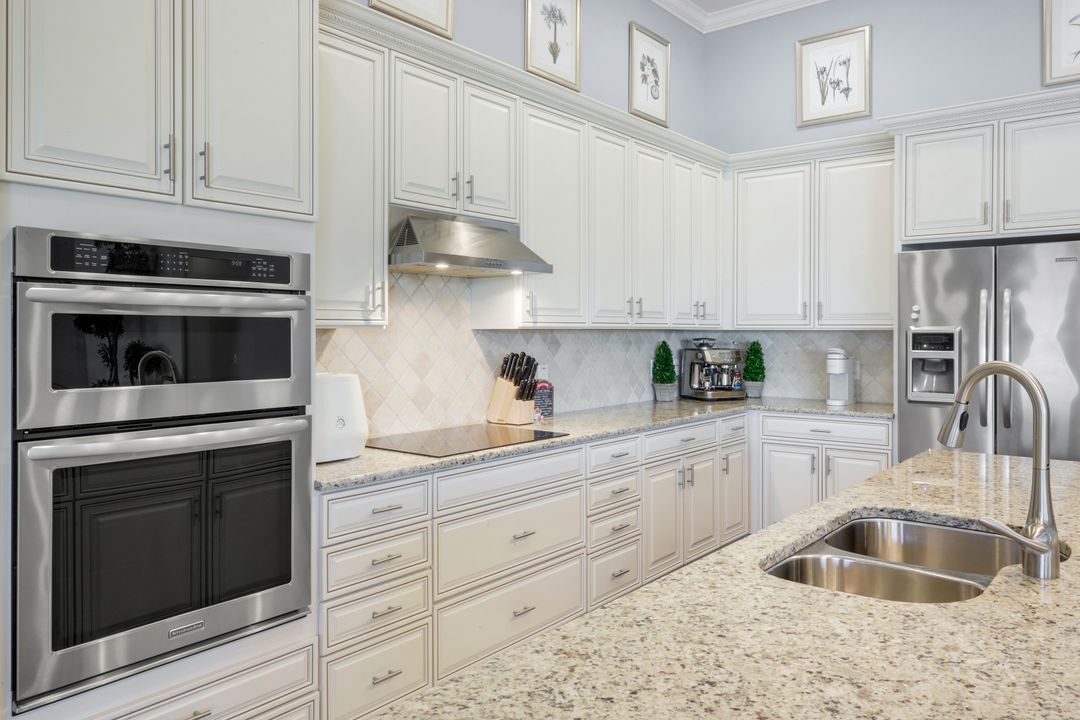 9238 Ores Cir, Naples, FL 34120