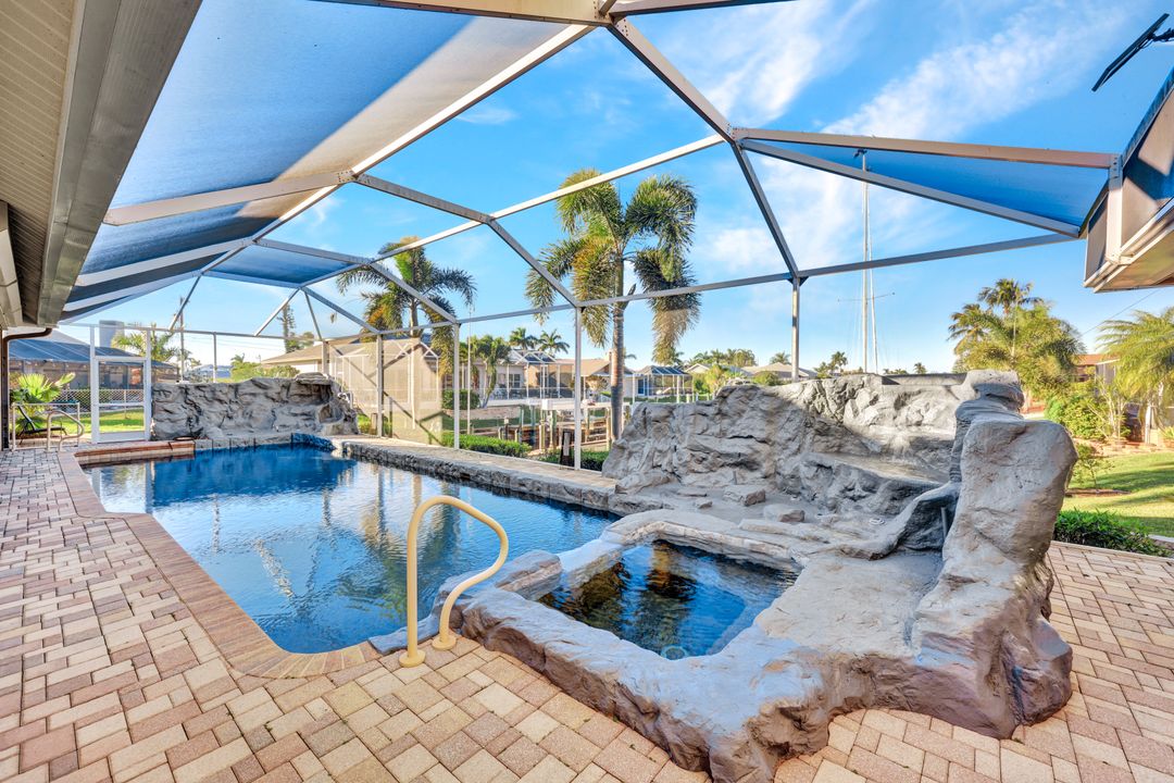 907 SW 51st Terrace, Cape Coral, FL 33914