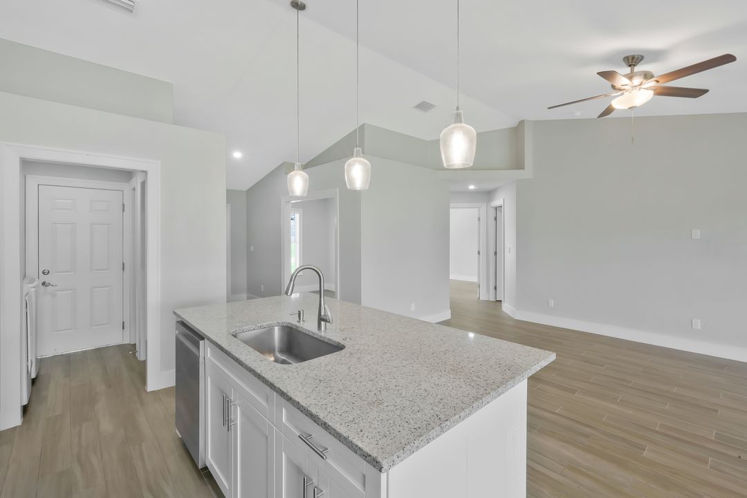 2806 22nd St SW, Lehigh Acres, FL 33976