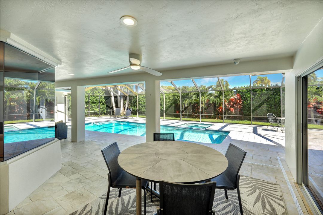 557 Parkwood Ln, Naples, FL 34103