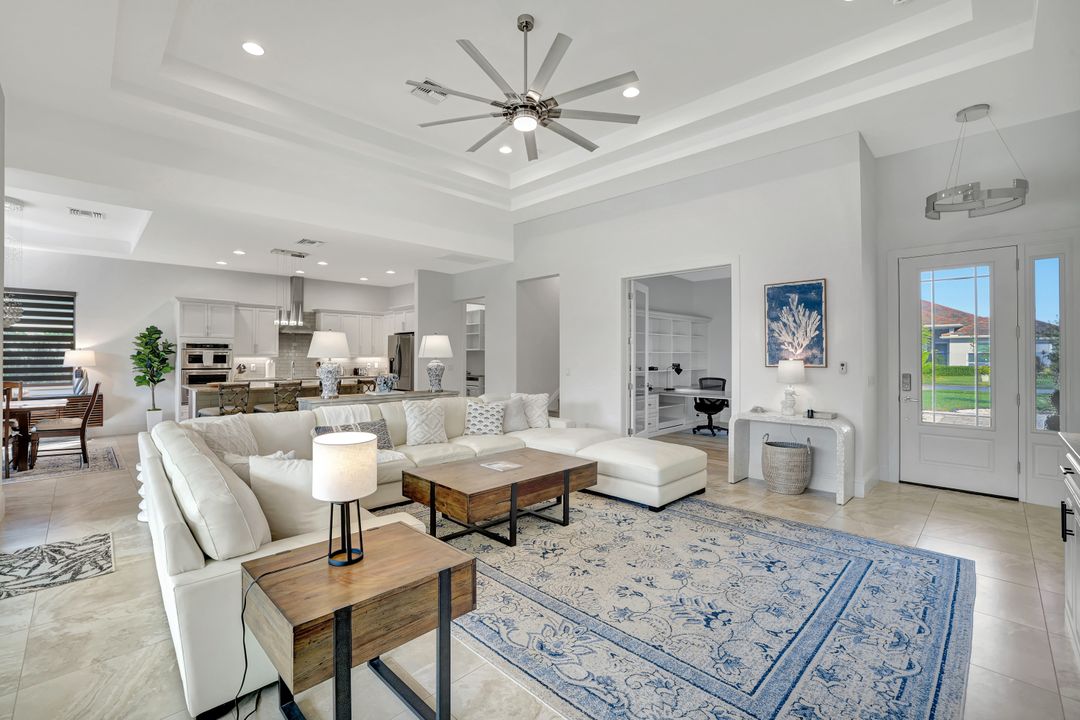 16 Willoughby Dr, Naples, FL 34110