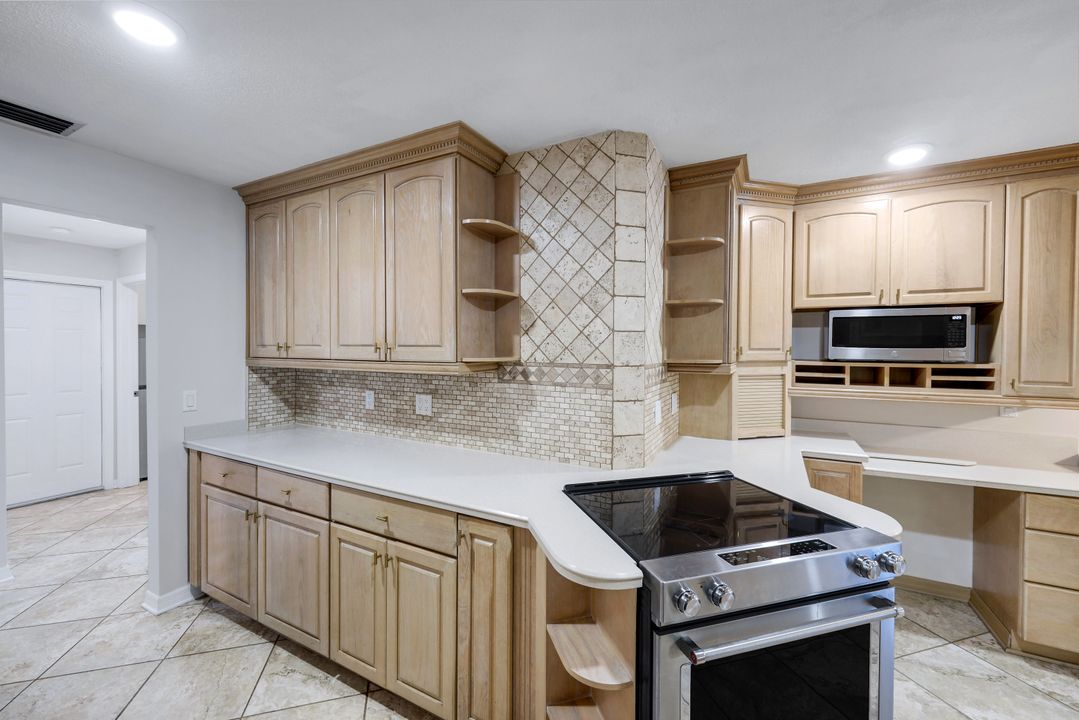 4548 SE 11th Pl, Cape Coral, FL 33904