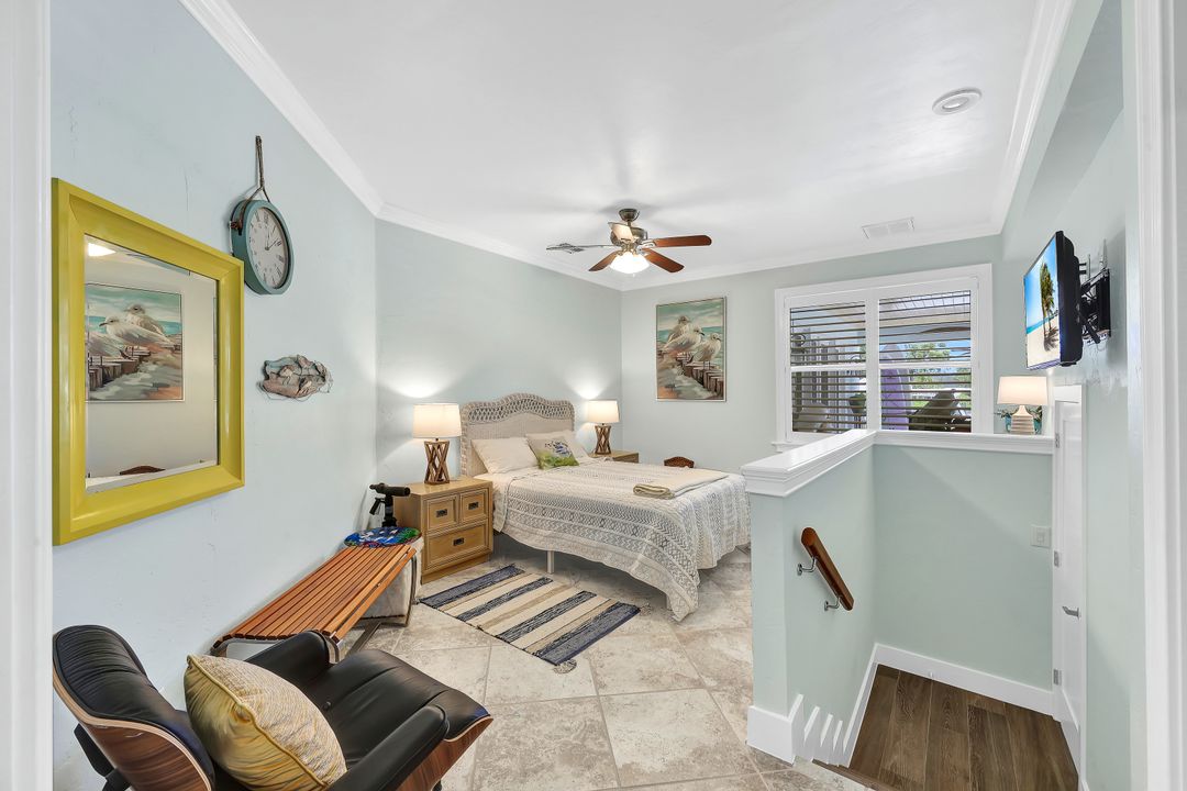 2631 Riverview Dr, Naples, FL 34112