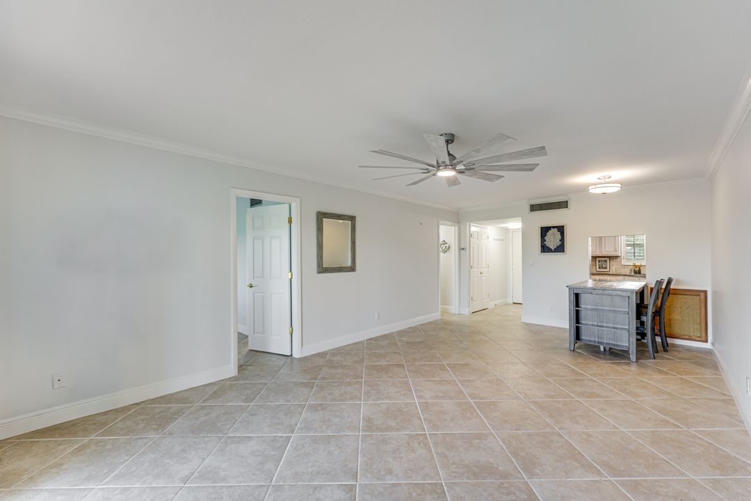 29 High Point Cir E #107, Naples, FL 34103