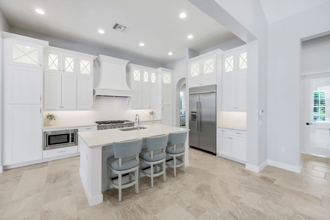 3233 Tavolara Ln, Naples, FL 34114