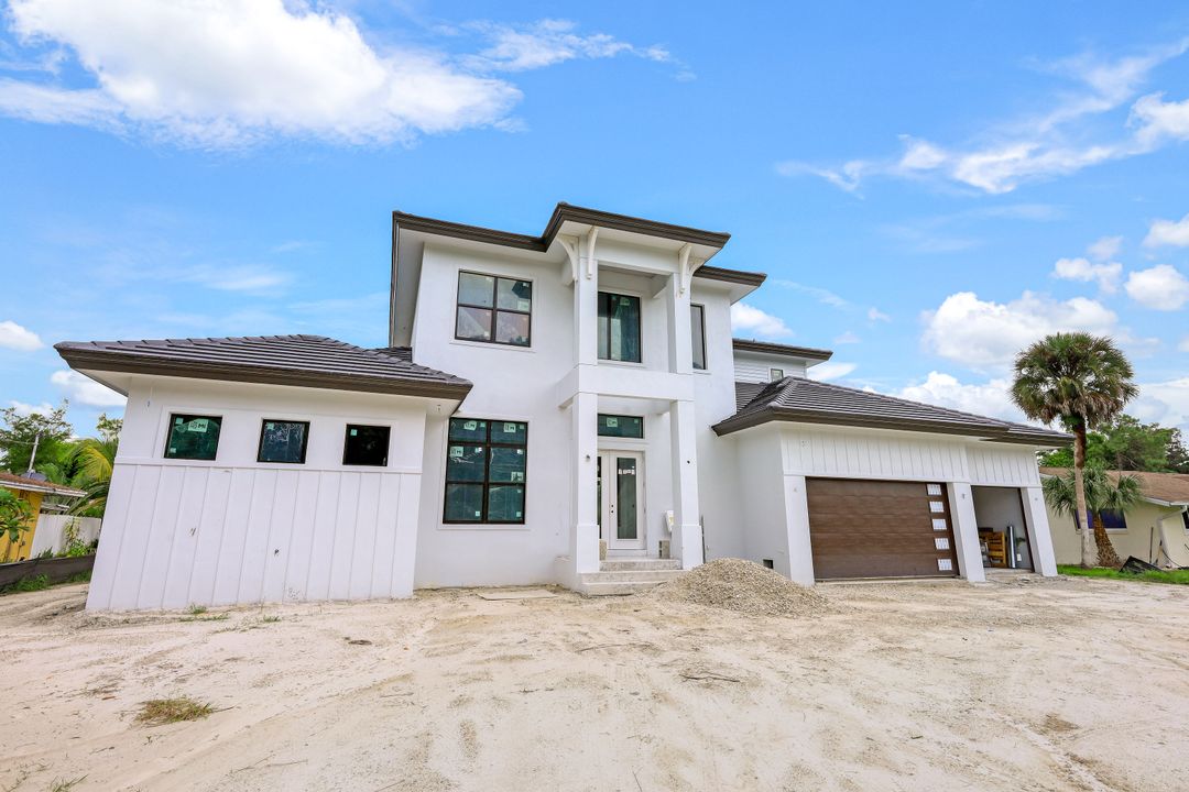 736 96th Ave N, Naples, FL 34108