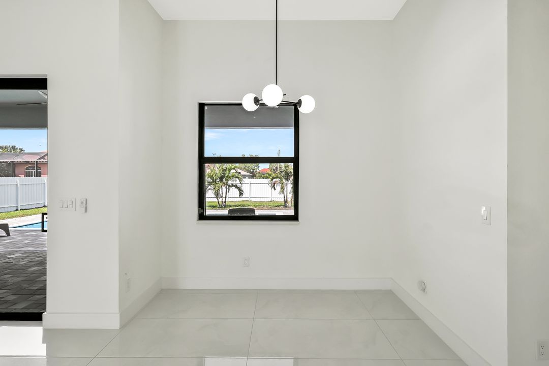 913 Embers Pkwy W, Cape Coral, FL 33993