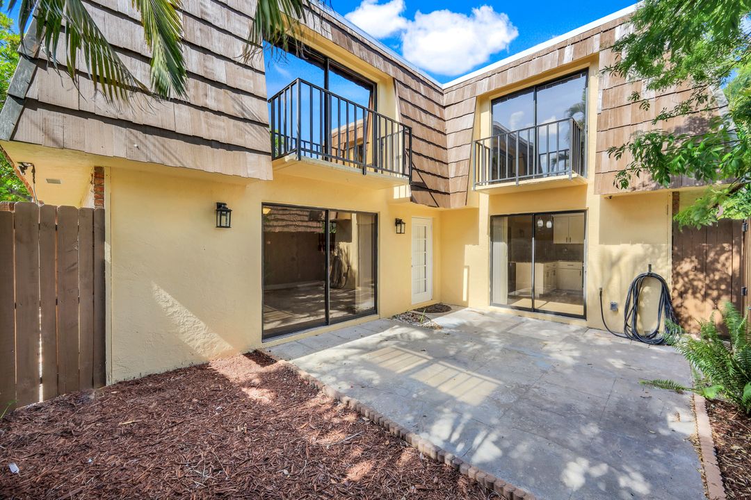 1501 Park Meadows Dr #3, Fort Myers, FL 33907
