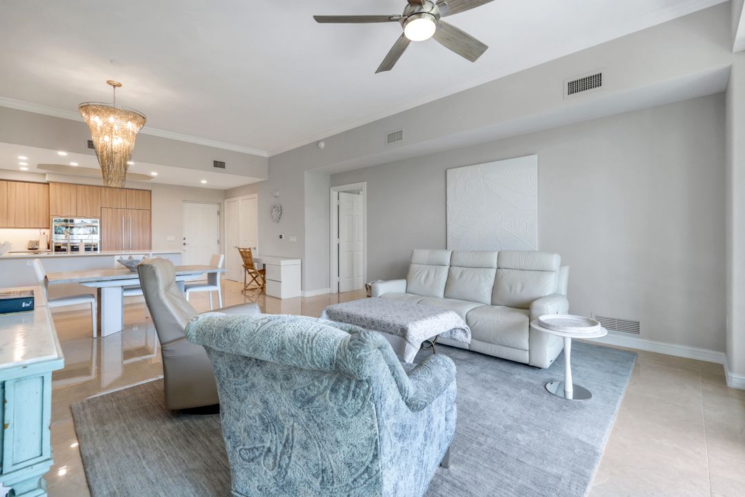 2728 Tiburon Blvd E #403, Naples, FL 34109