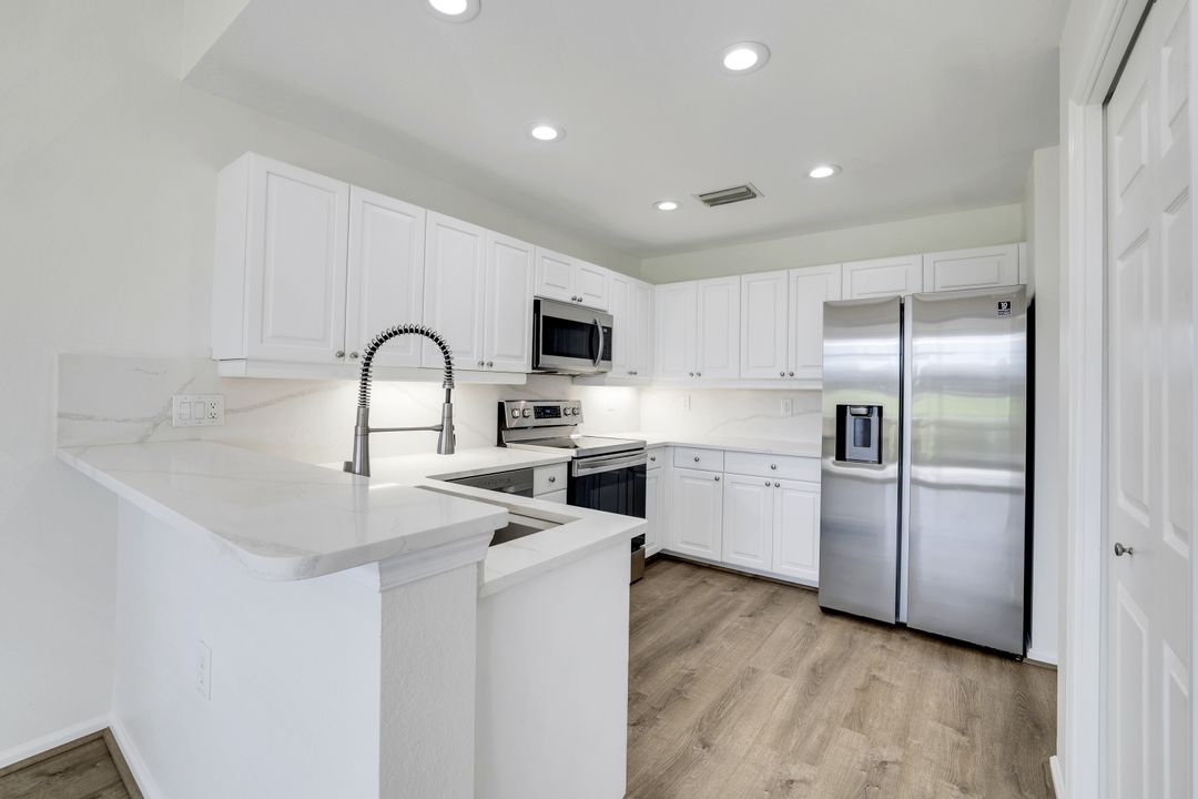 6875 Ascot Dr #102, Naples, FL 34113