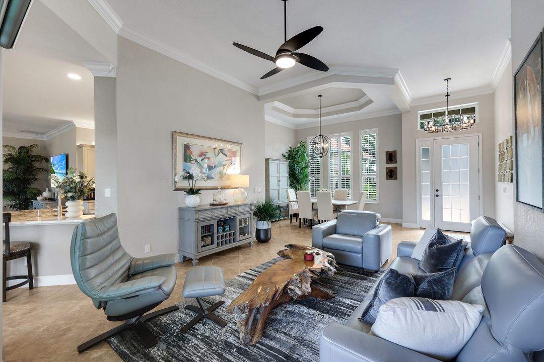 8223 Potomac Ln, Naples, FL 34104