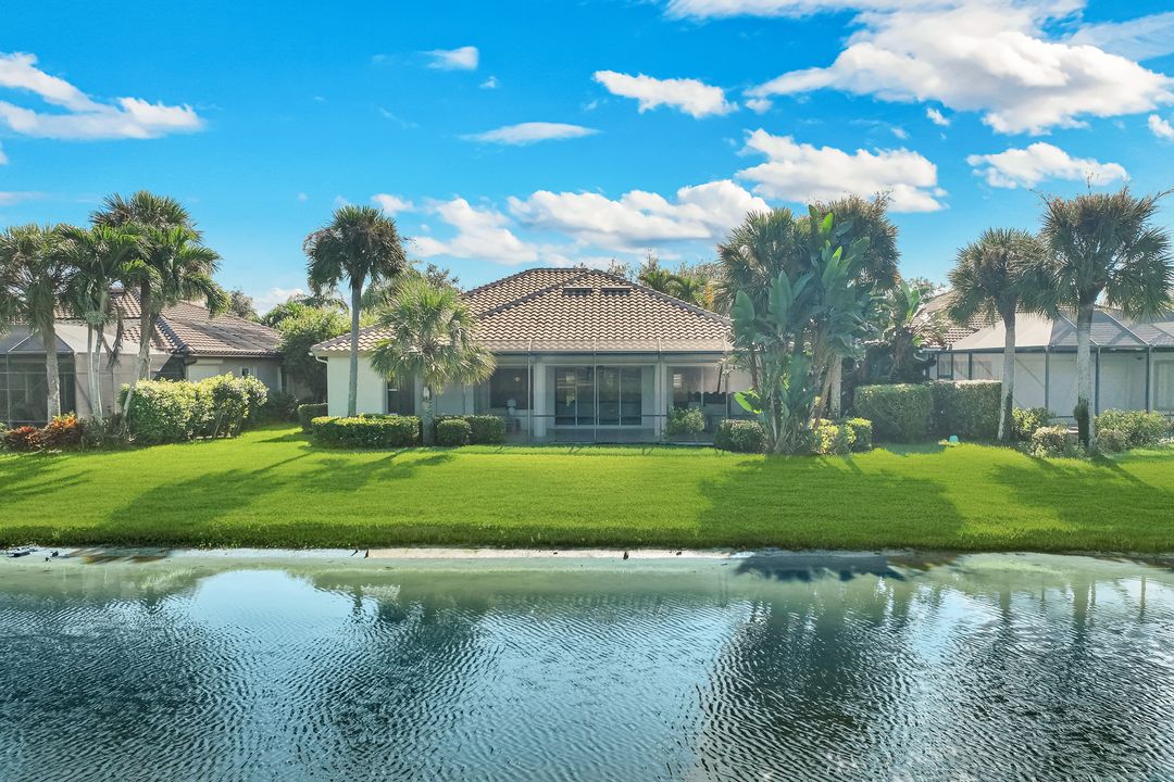 8737 Mustang Island Cir, Naples, FL 34113
